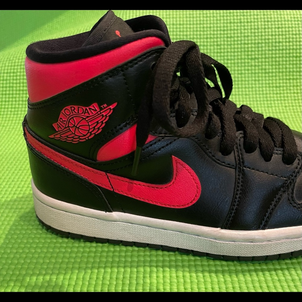 ❤️🖤Air Jordan 1 Mid Siren Red / Black❤️🖤 - Picture 6 of 13
